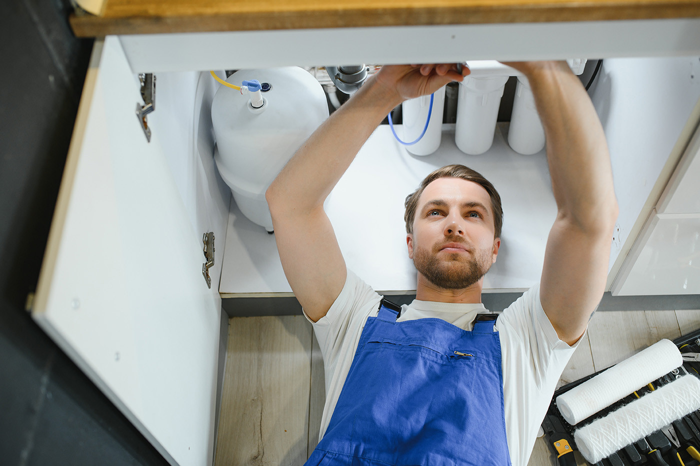 Plumber change the water filter 2024 02 13 21 05 01 utc