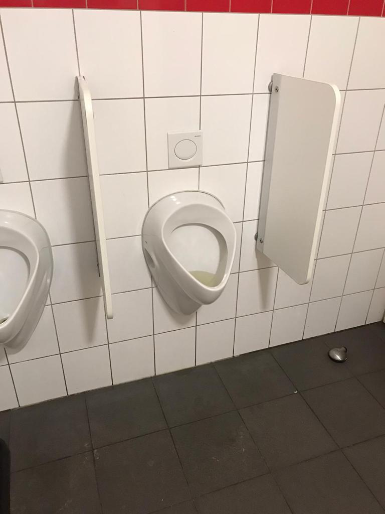 Verstopt urinoir urinesteen